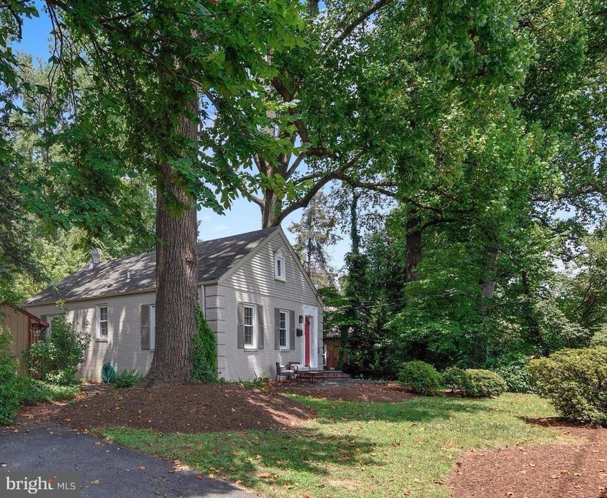 Move in & enjoy this painted brick Cottage. You'll be wowed by the bright open concept living area, fresh paint, hardwood floors & crown molding. Renovated kitchen has granite counters, ample cabinets, stainless steel appliances, breakfast bar & laundry/mudroom. Updated BA; MBR w/large WIC. Perfect space for den/office upstairs. Great back patio w/outdoor lighting. Walk to DT SS, Metro & schools.