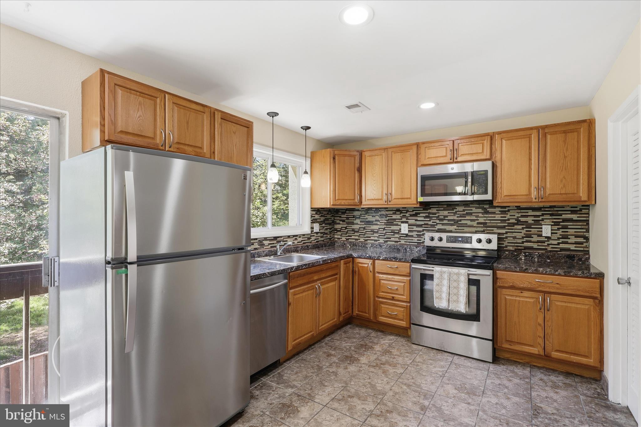 RESTON - Residential