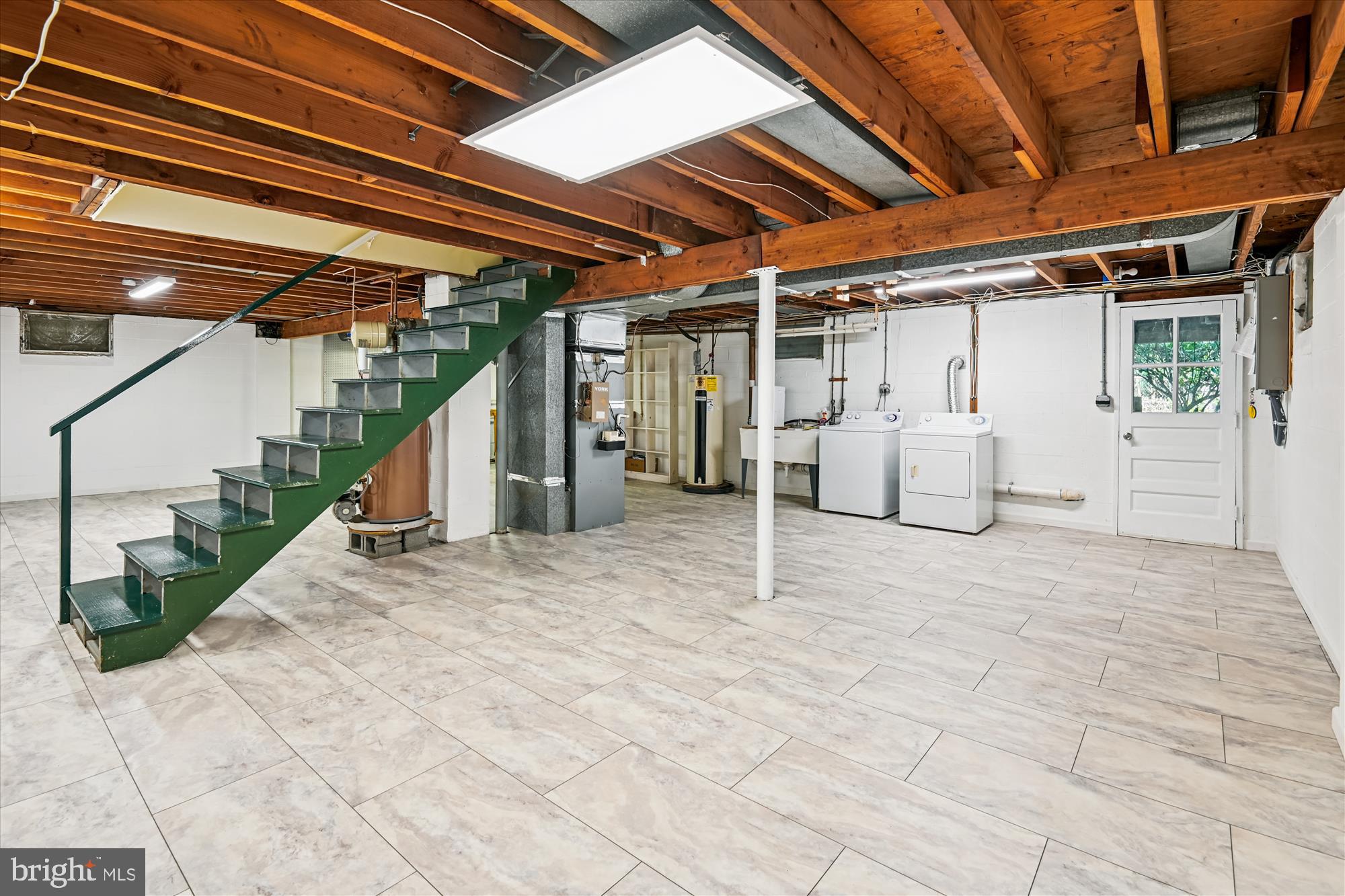 HILLSMERE SHORES - Residential