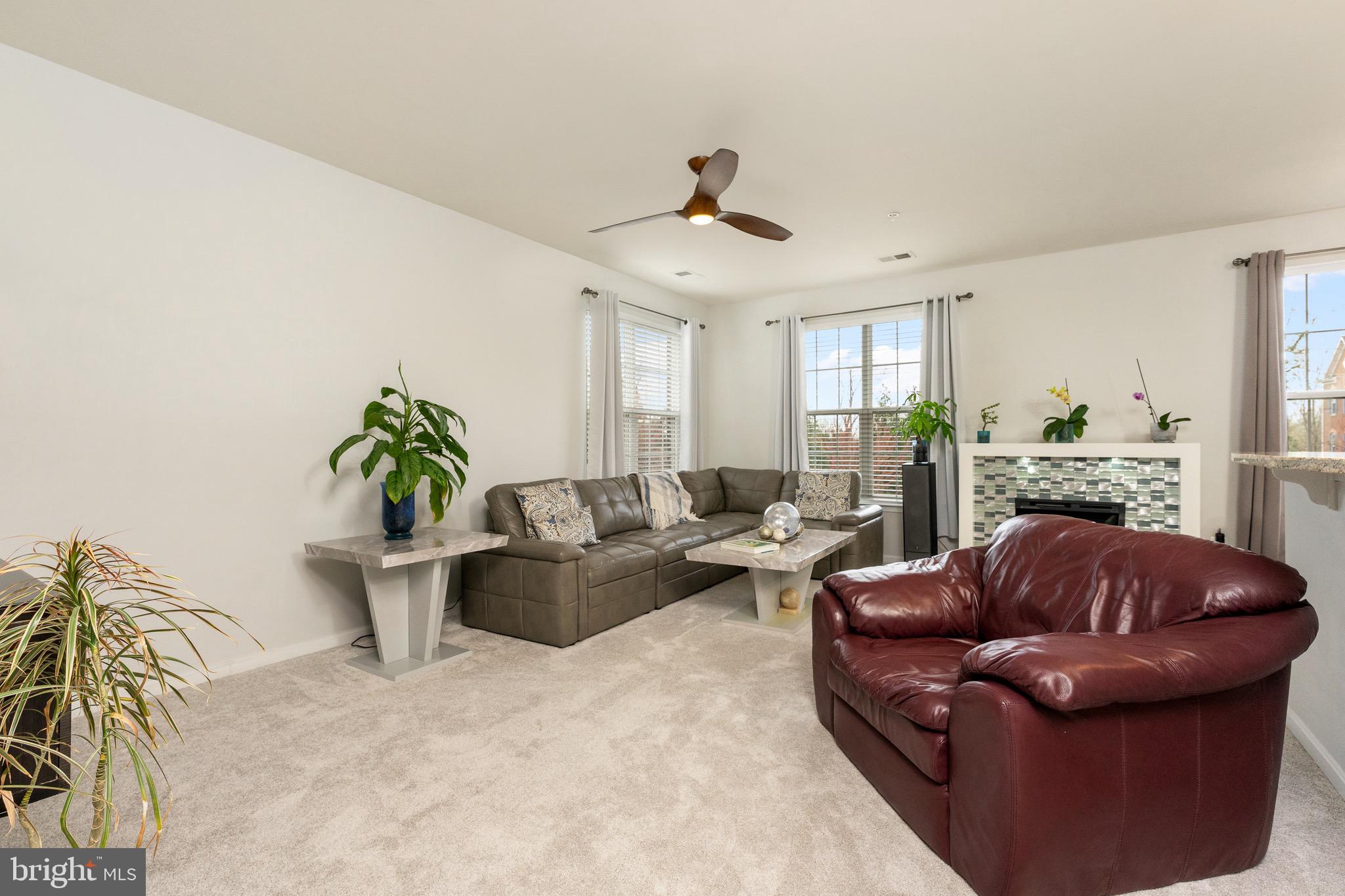 LEE SQUARE - Residential