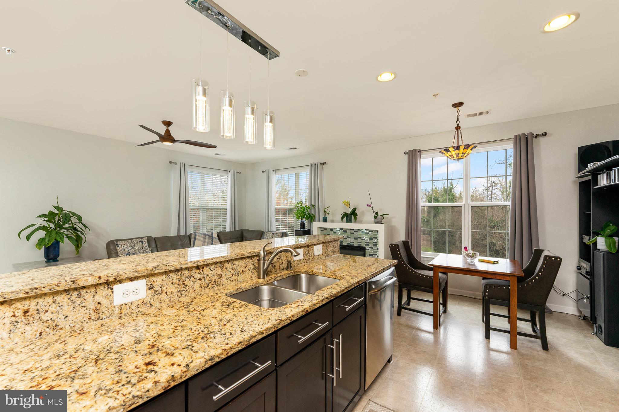 LEE SQUARE - Residential