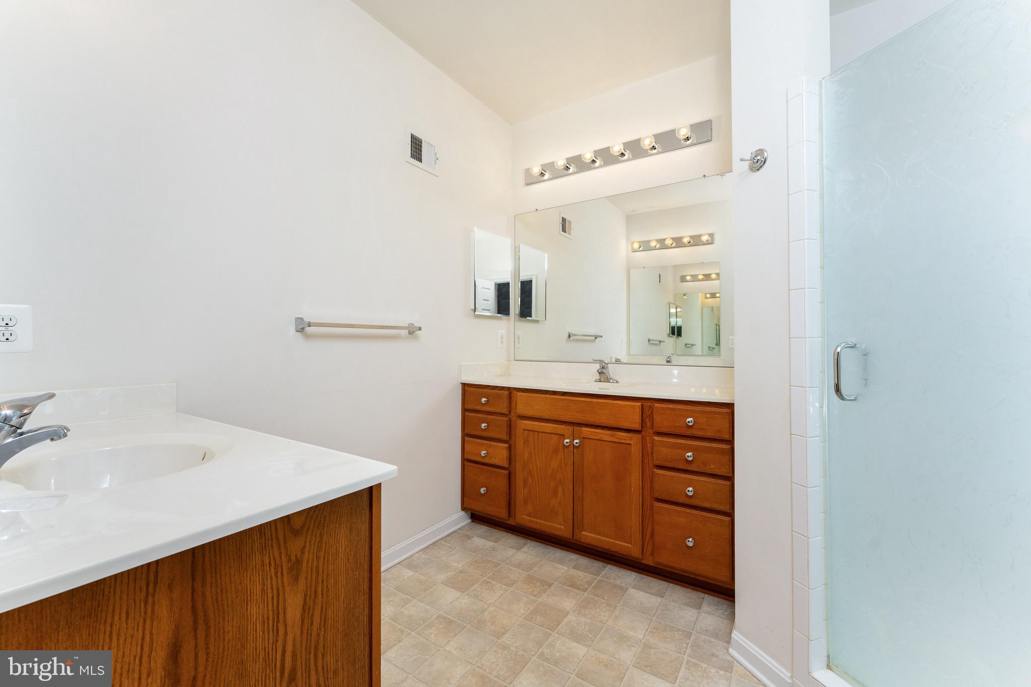 LEE SQUARE - Residential