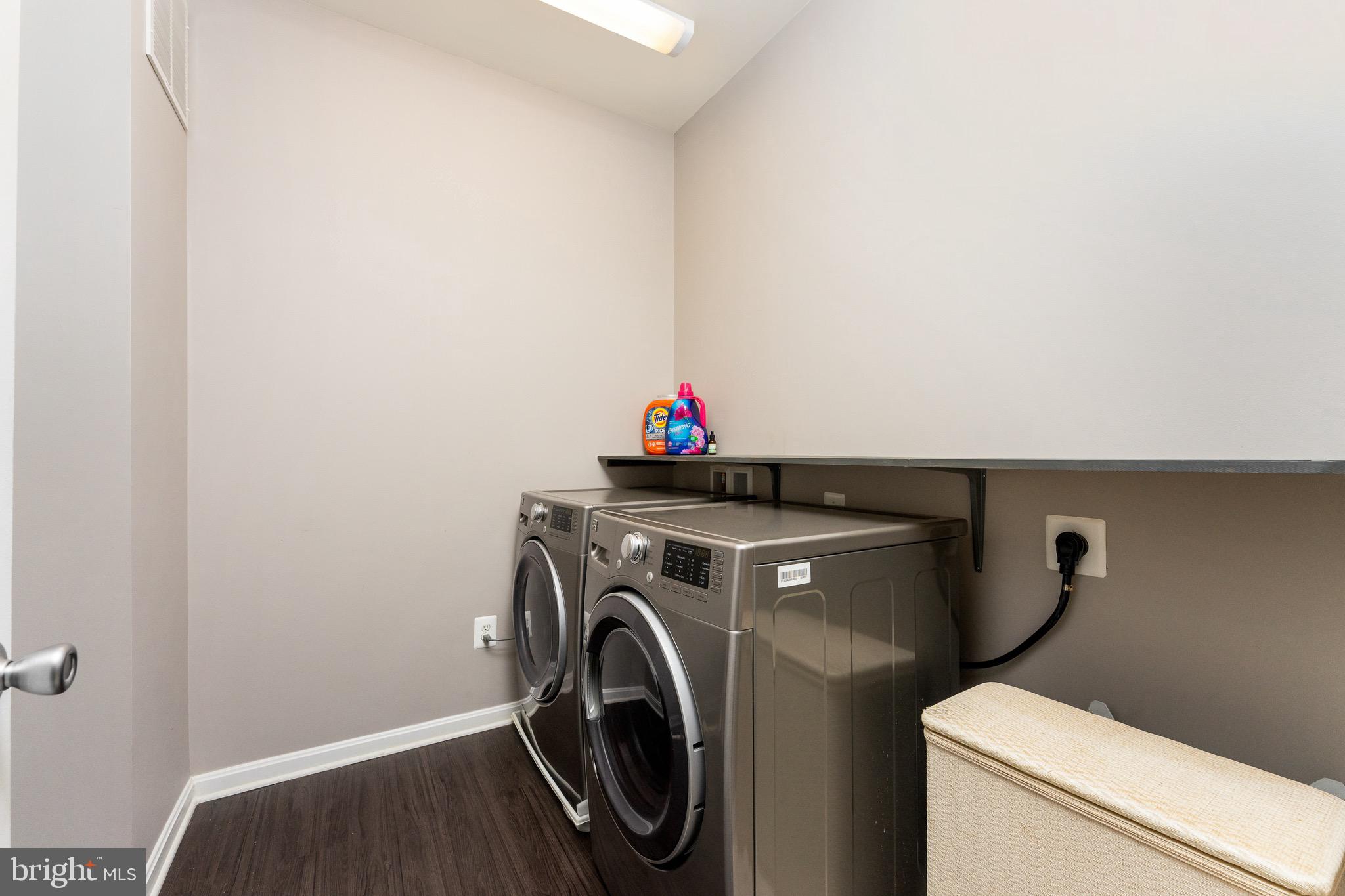 LEE SQUARE - Residential