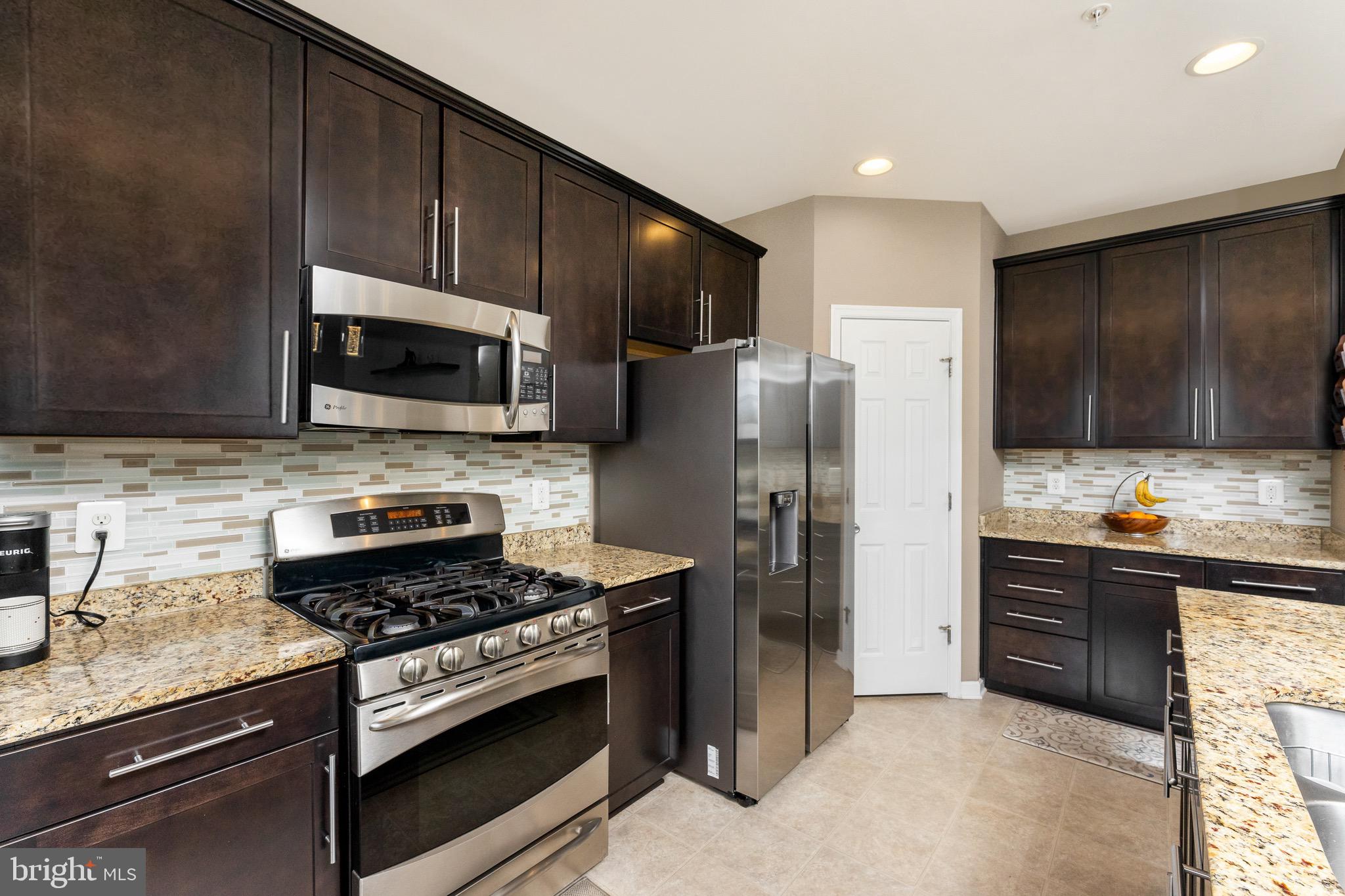 LEE SQUARE - Residential