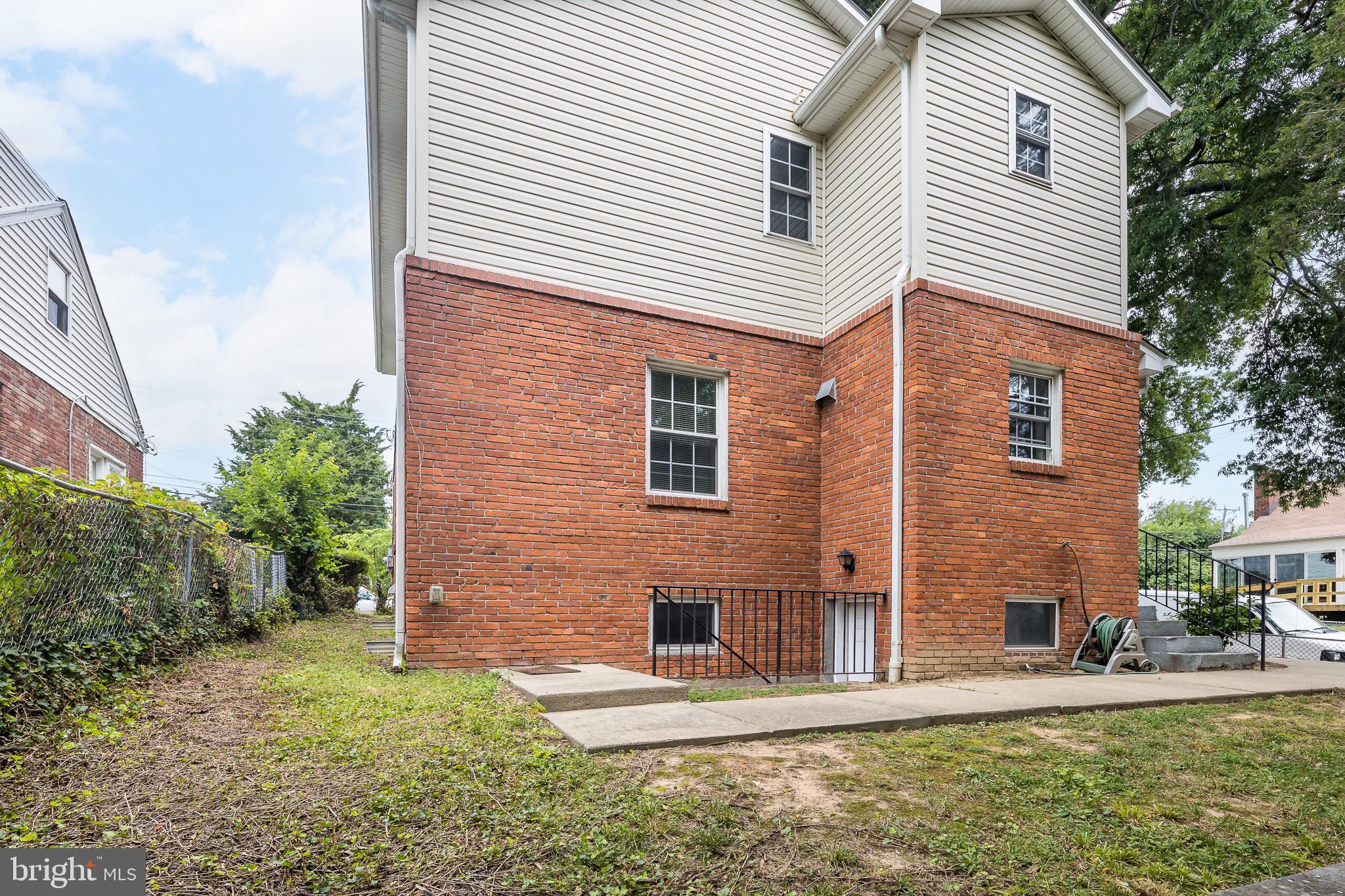 SOUTHGATE - Residential Lease