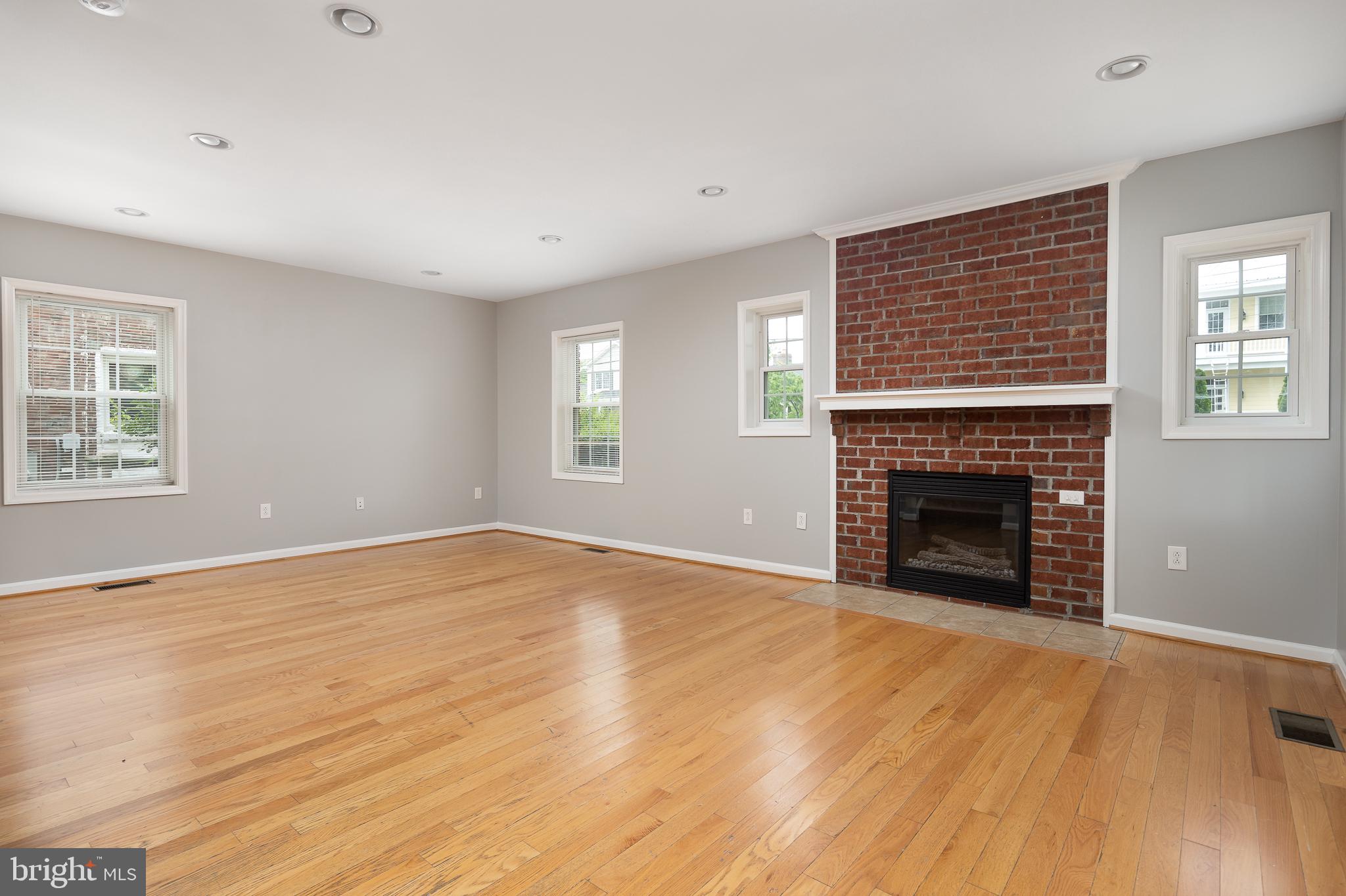 SOUTHGATE - Residential Lease