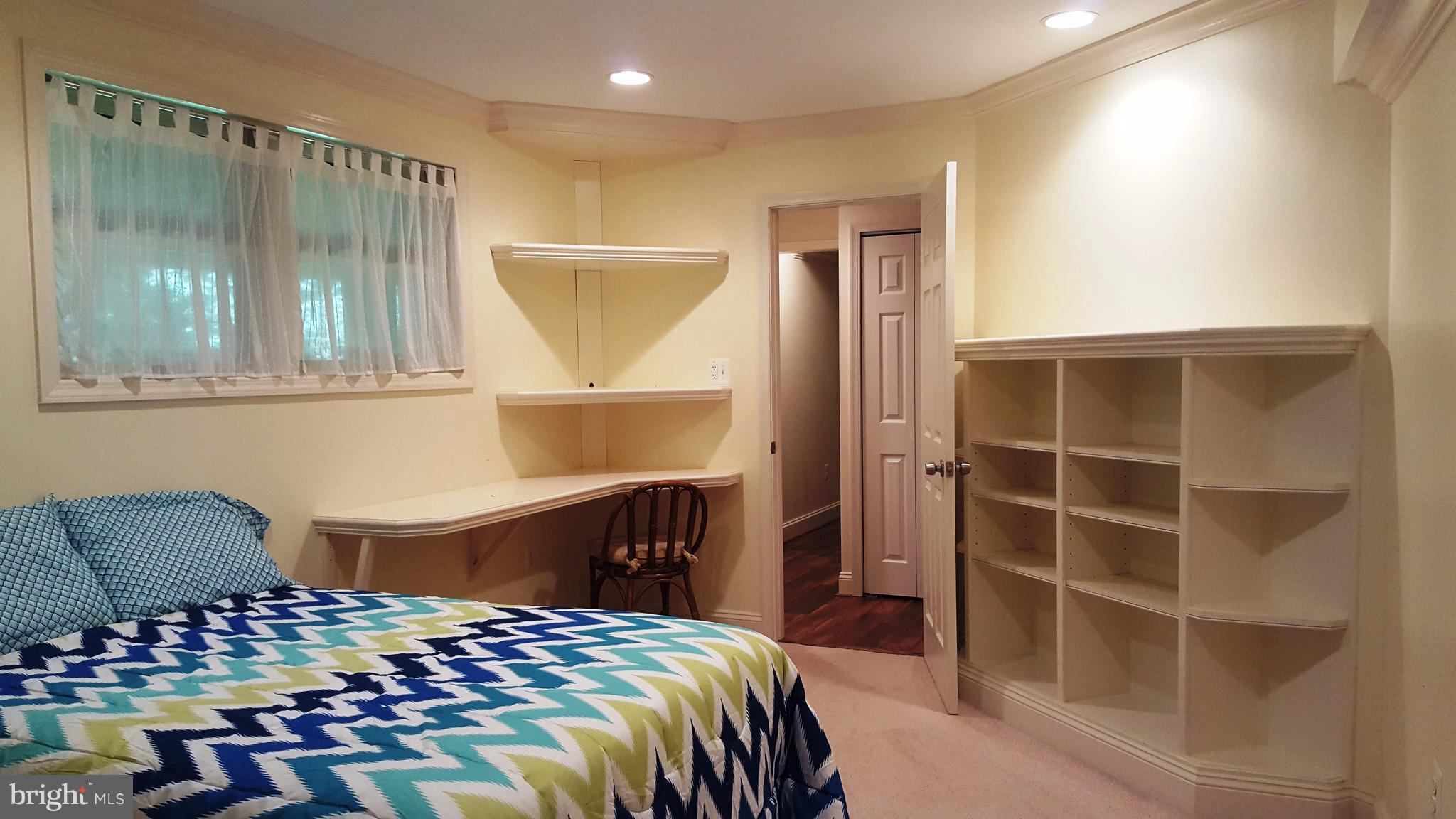 ALGONQUIN HILLS - Residential