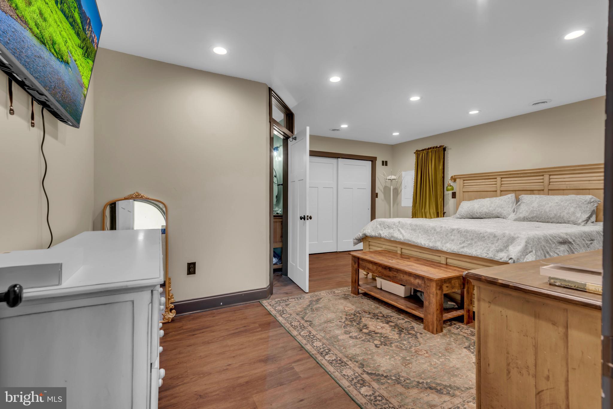 REGULARS - Residential