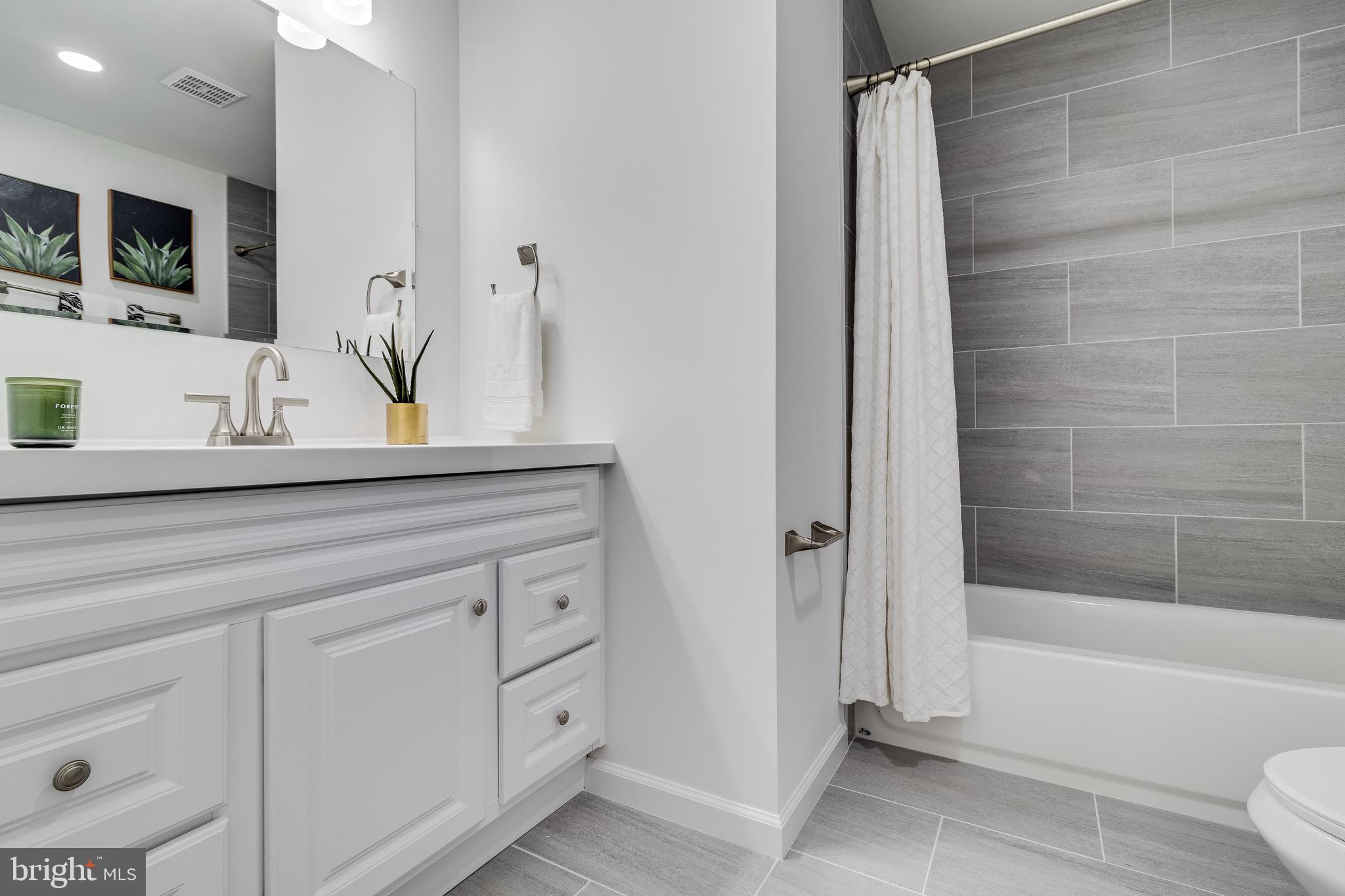 LORD CALVERT HILLS - Residential