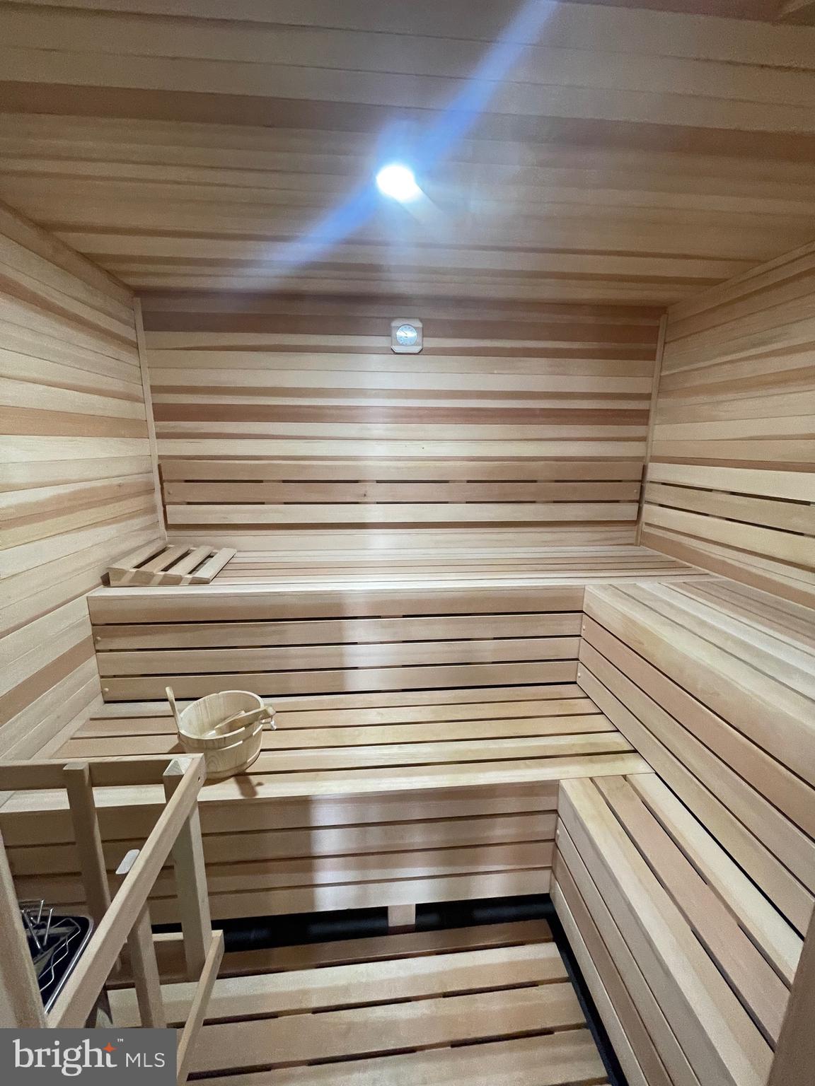 ROXBOROUGH - Residential Lease