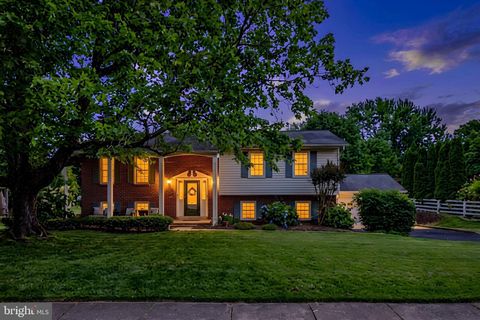 Photo of 3213 Allness Lane, HERNDON, VA 20171 (MLS # VAFX2322326)