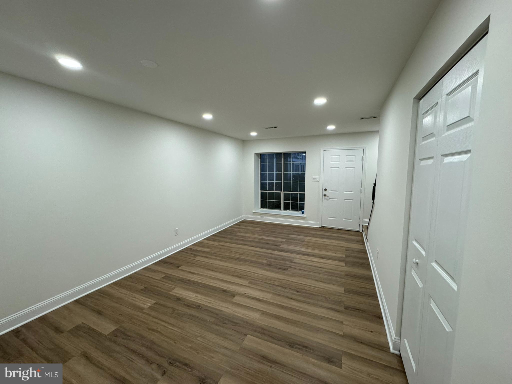 207 SAINT JOHNS SQUARE 207