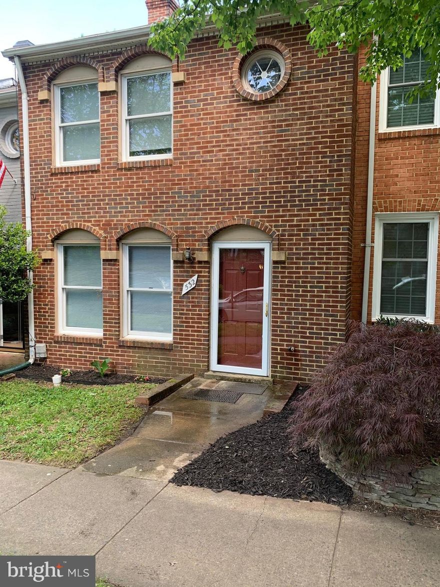 This amazing Town house close to OLD Town area and just walk to restaurants and shopping. Newer AC and heating system, kitchen less than 7 years old.  New Floor and fresh paint throughout. New Vanities with granite tops in all baths.  Owner spent thousands to update unit in last few years.  Great for friends to share 2 full baths and close to everything.