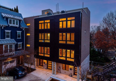 Townhouse For Sale - 252 Gate Street<br/> PHILADELPHIA, PA 19128
