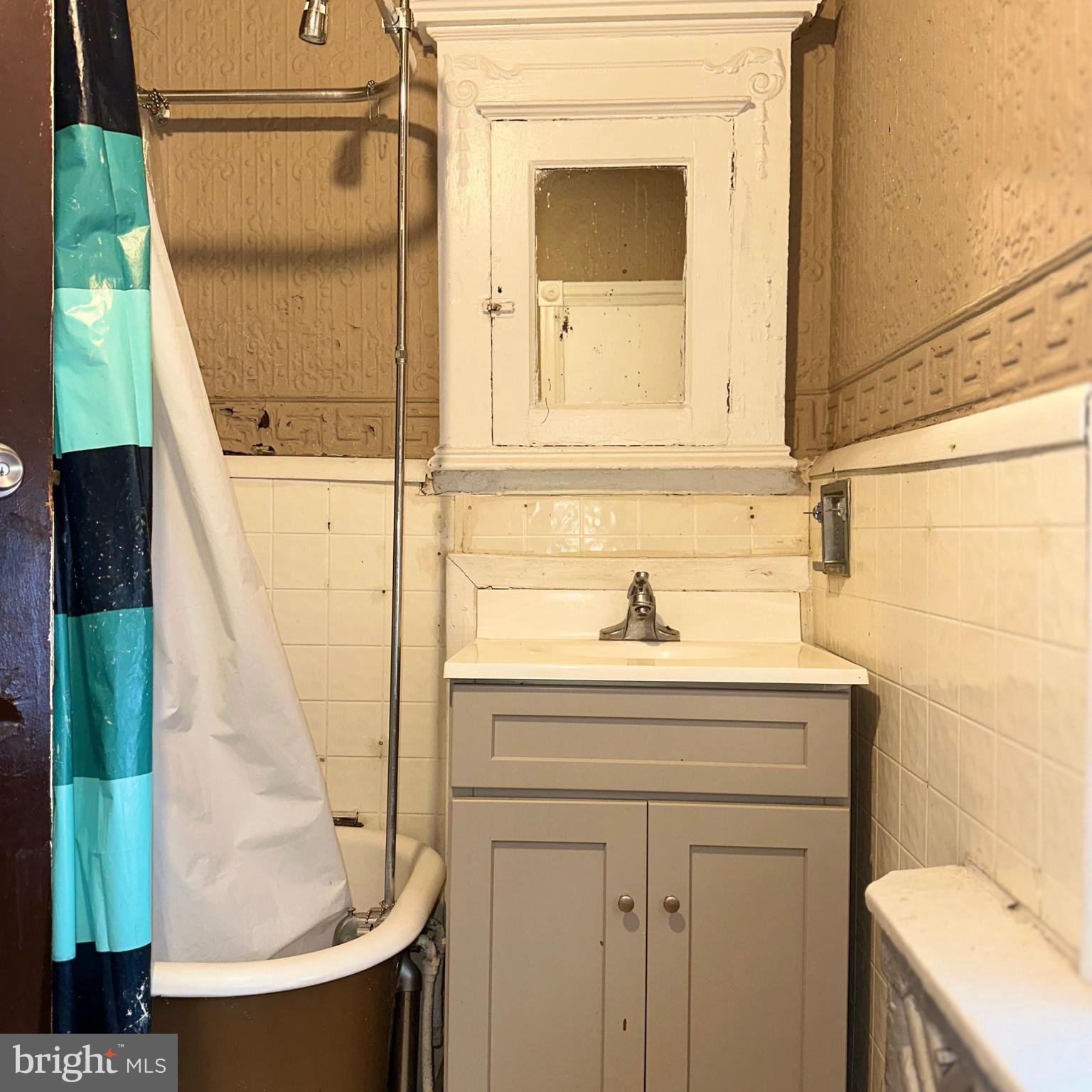 STRAWBERRY MANSION - Residential Income