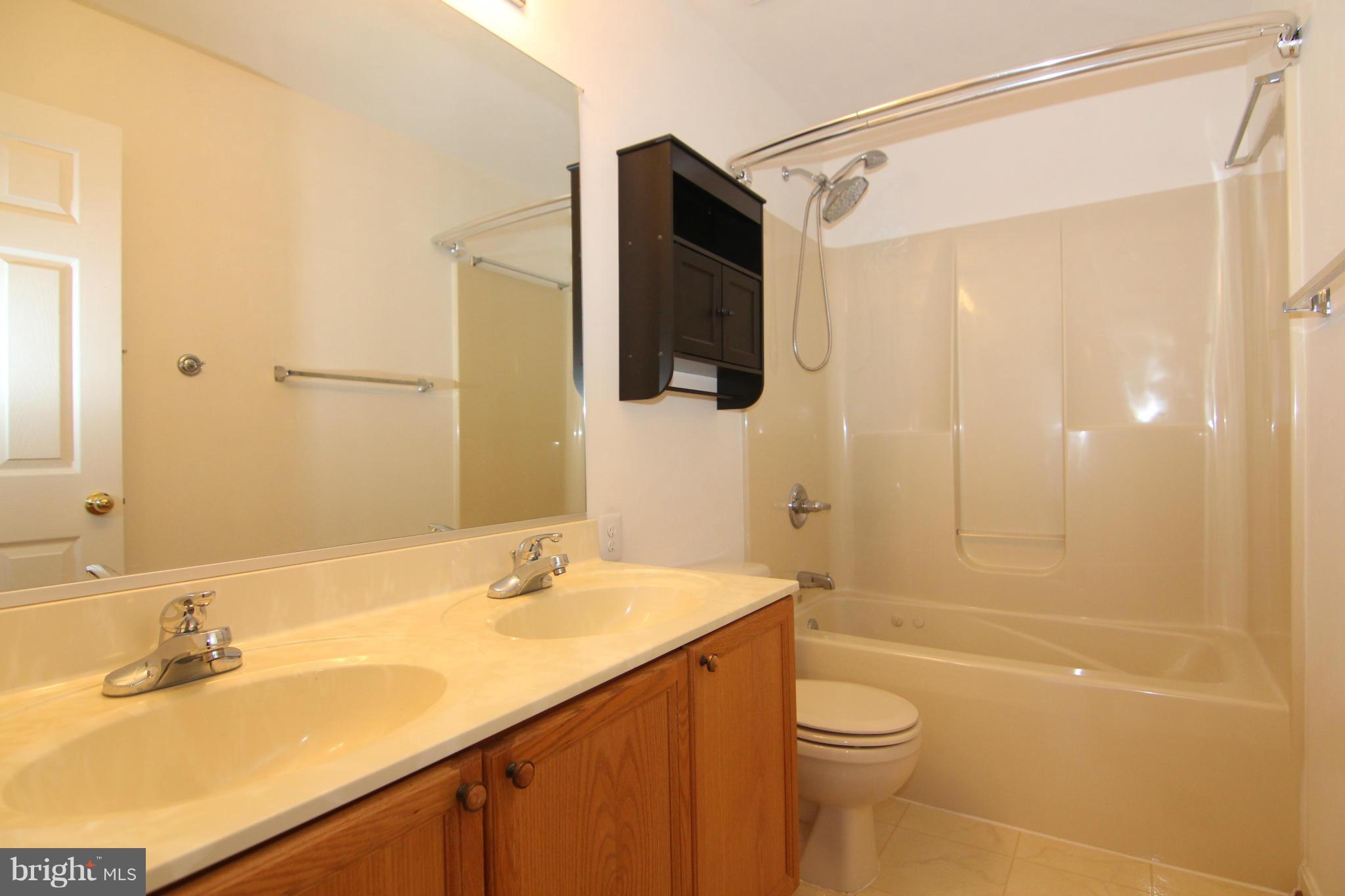 NORTH CROSSING - Residential Lease