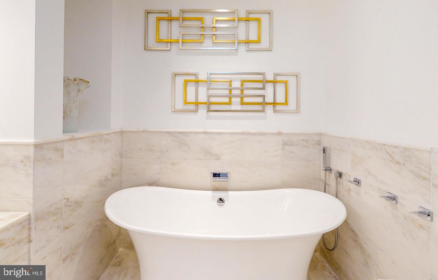 HARBOR EAST - Residential