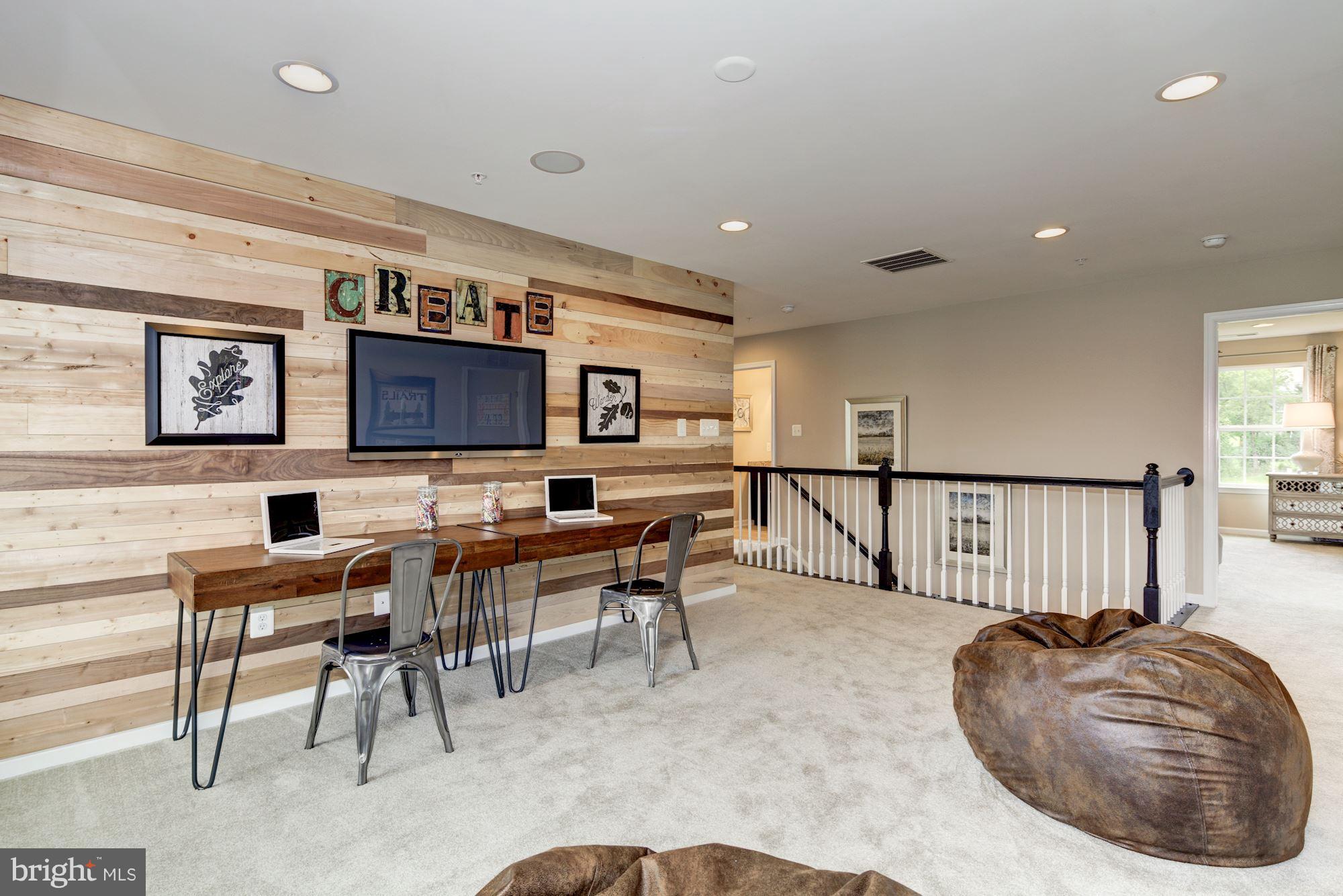 SCENIC MANOR - Residential