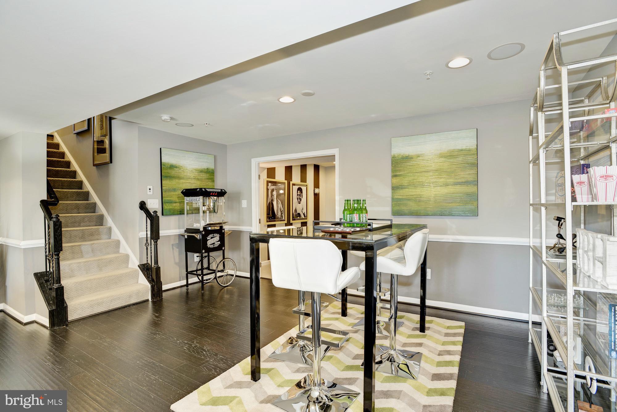 SCENIC MANOR - Residential