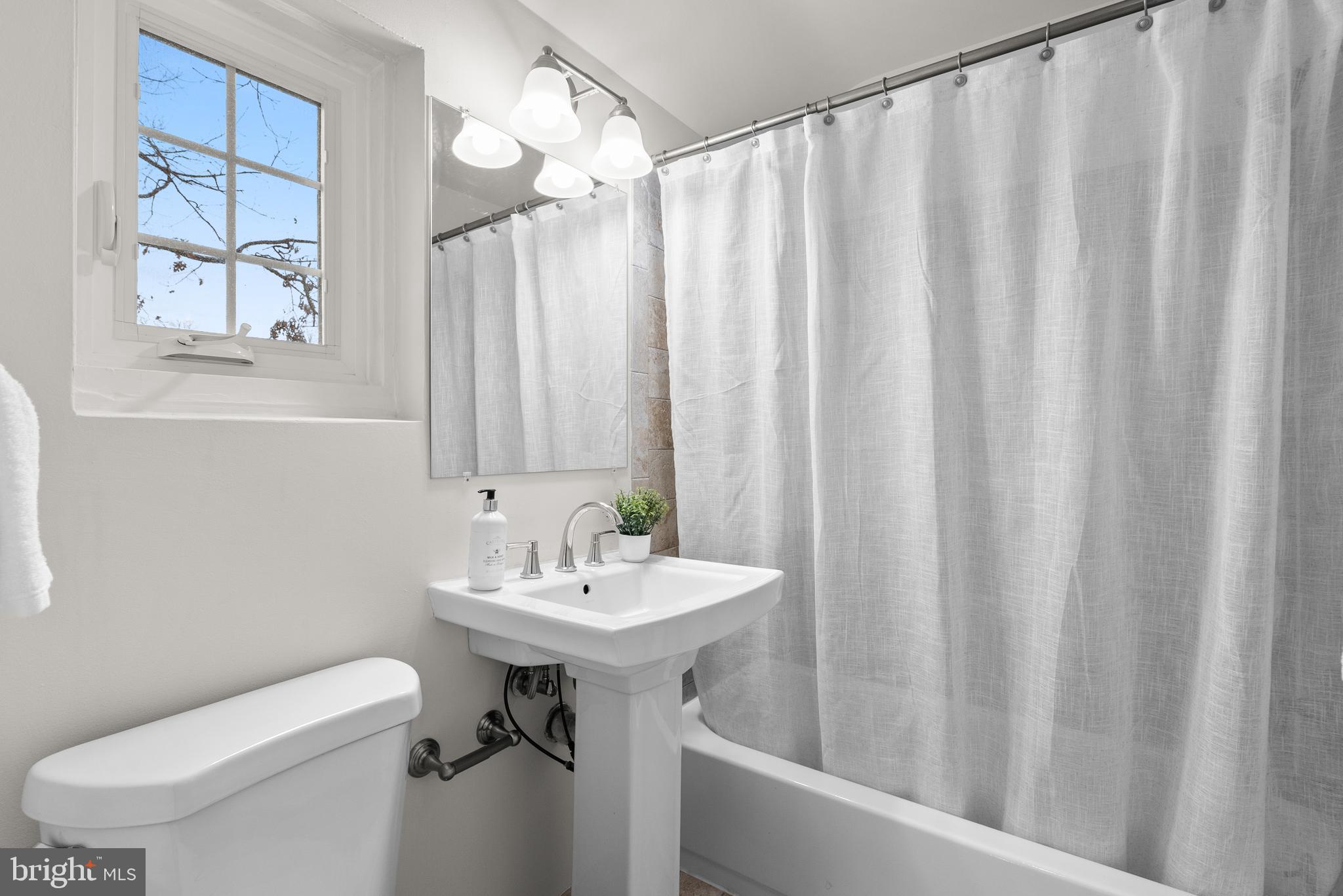 ARLINGTON FOREST - Residential