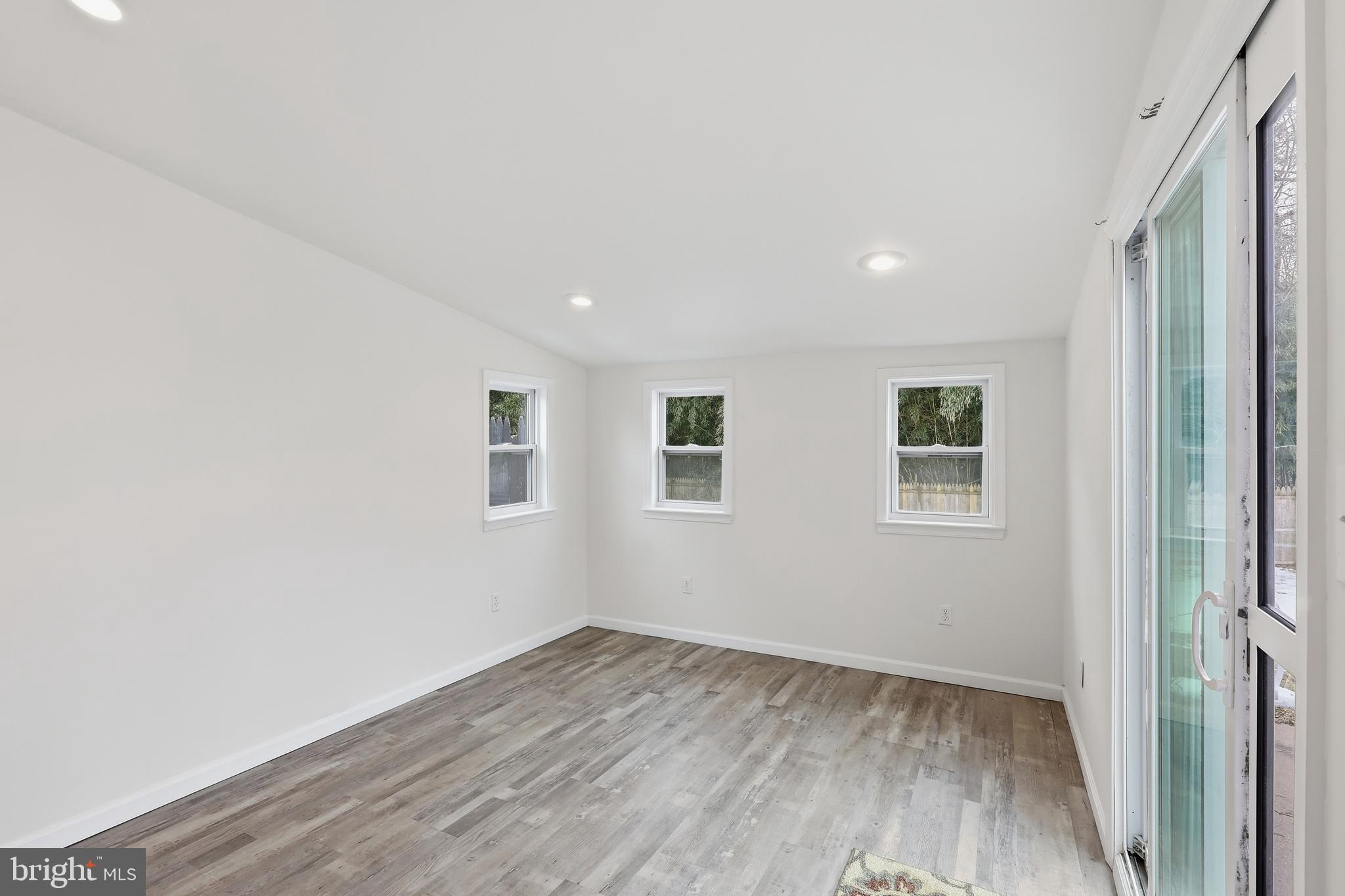 HAMPTON HILLS - Residential