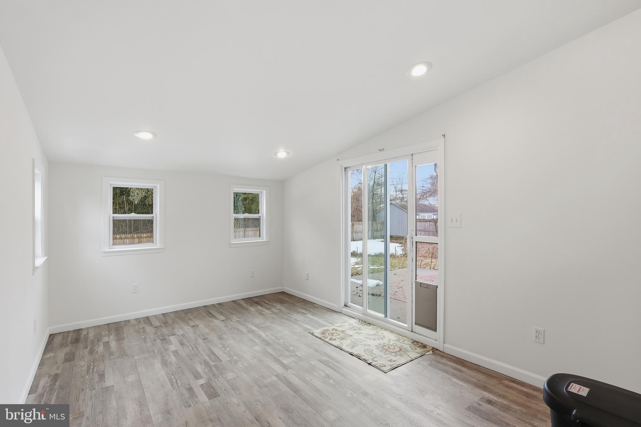 HAMPTON HILLS - Residential