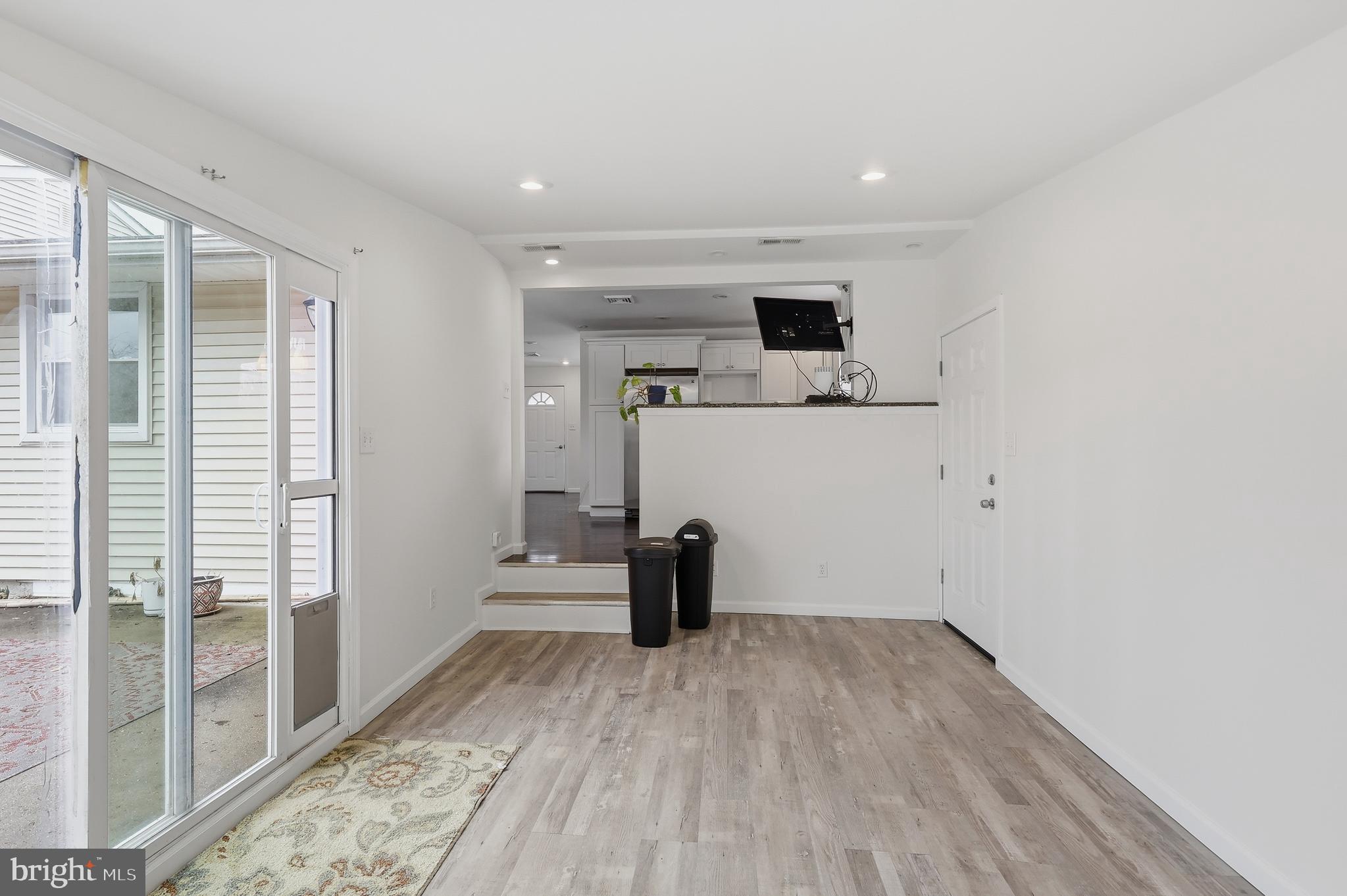 HAMPTON HILLS - Residential