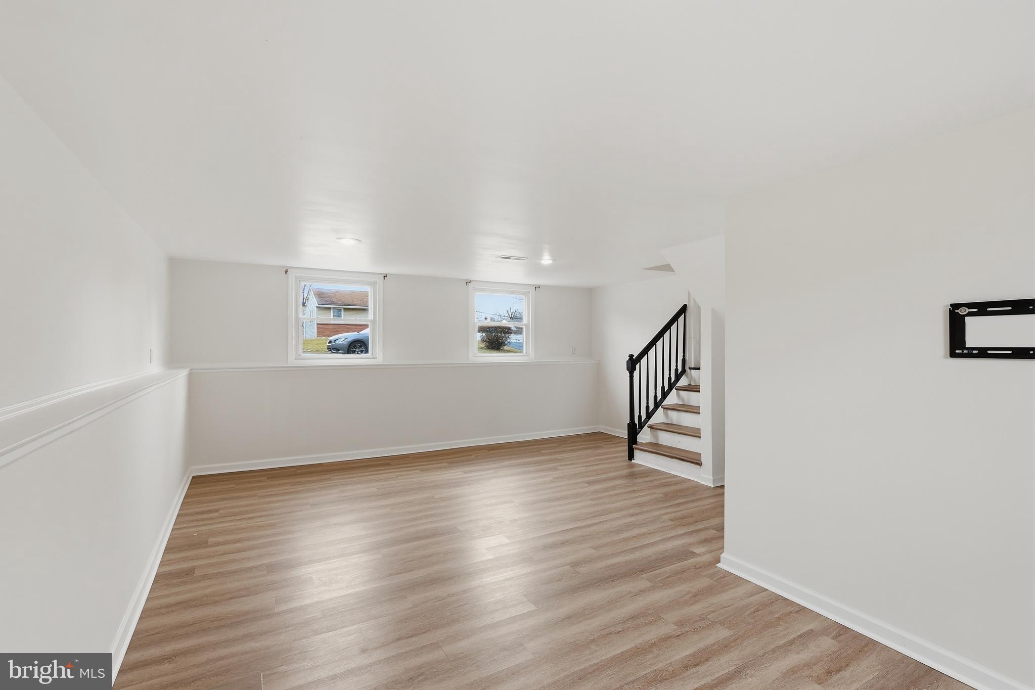 HAMPTON HILLS - Residential