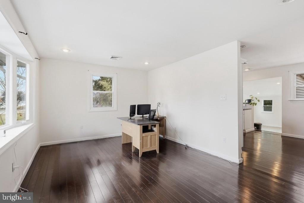 HAMPTON HILLS - Residential