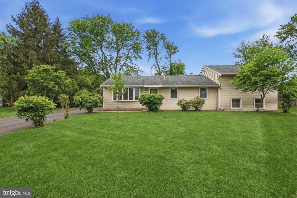 Photo of 39 Heights Lane, FEASTERVILLE TREVOSE, PA 19053 (MLS # PABU2115356)