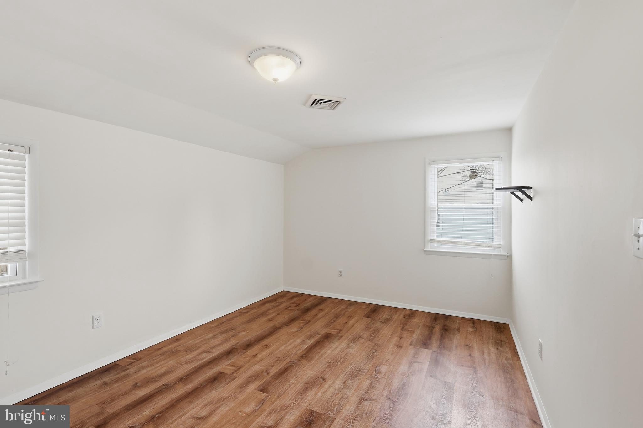 HAMPTON HILLS - Residential