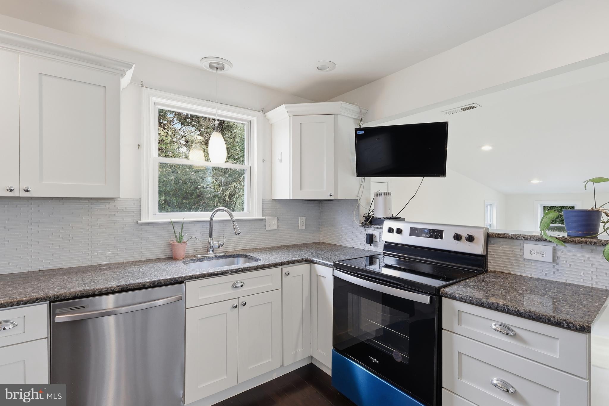 HAMPTON HILLS - Residential