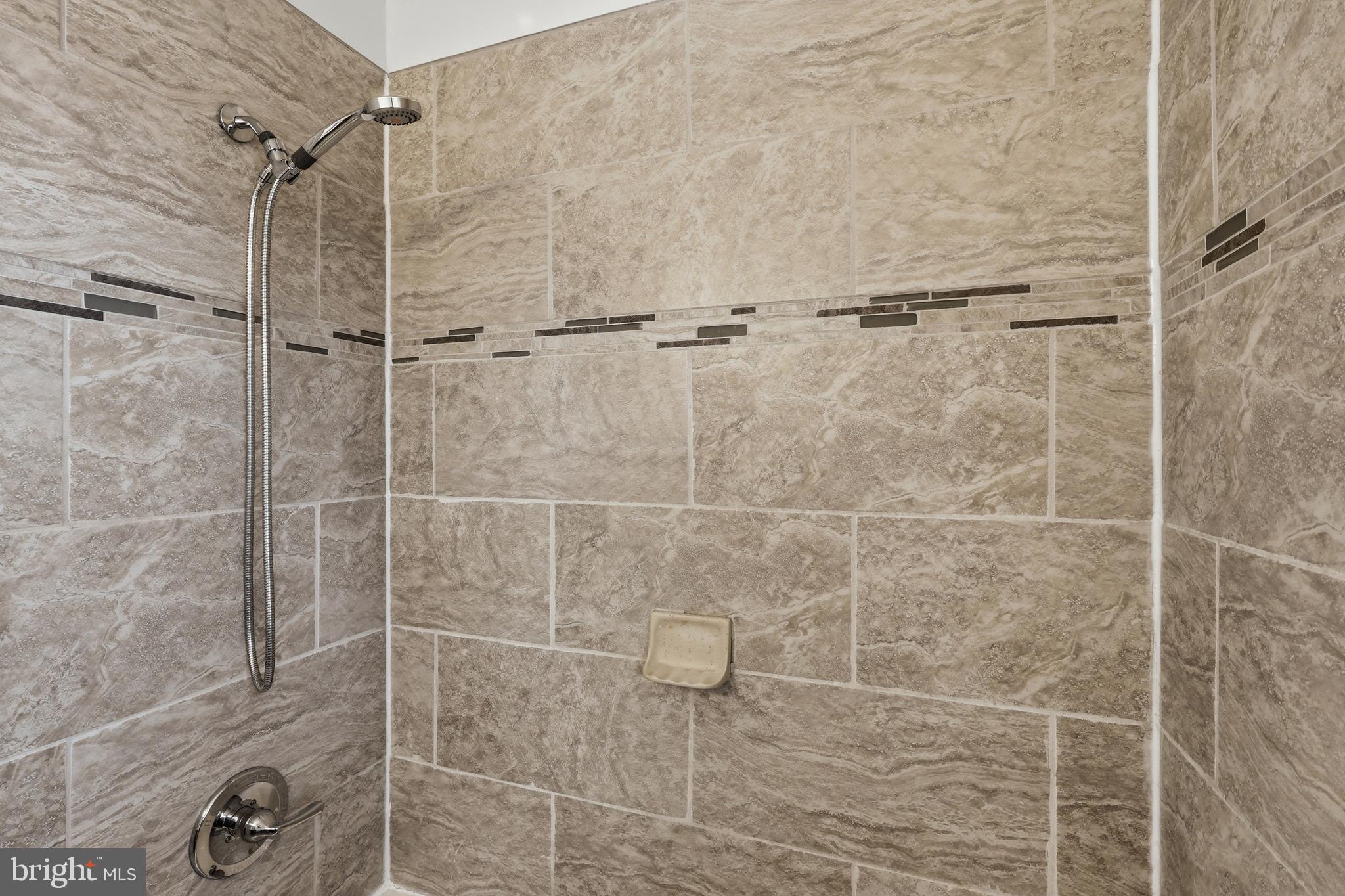 HAMPTON HILLS - Residential