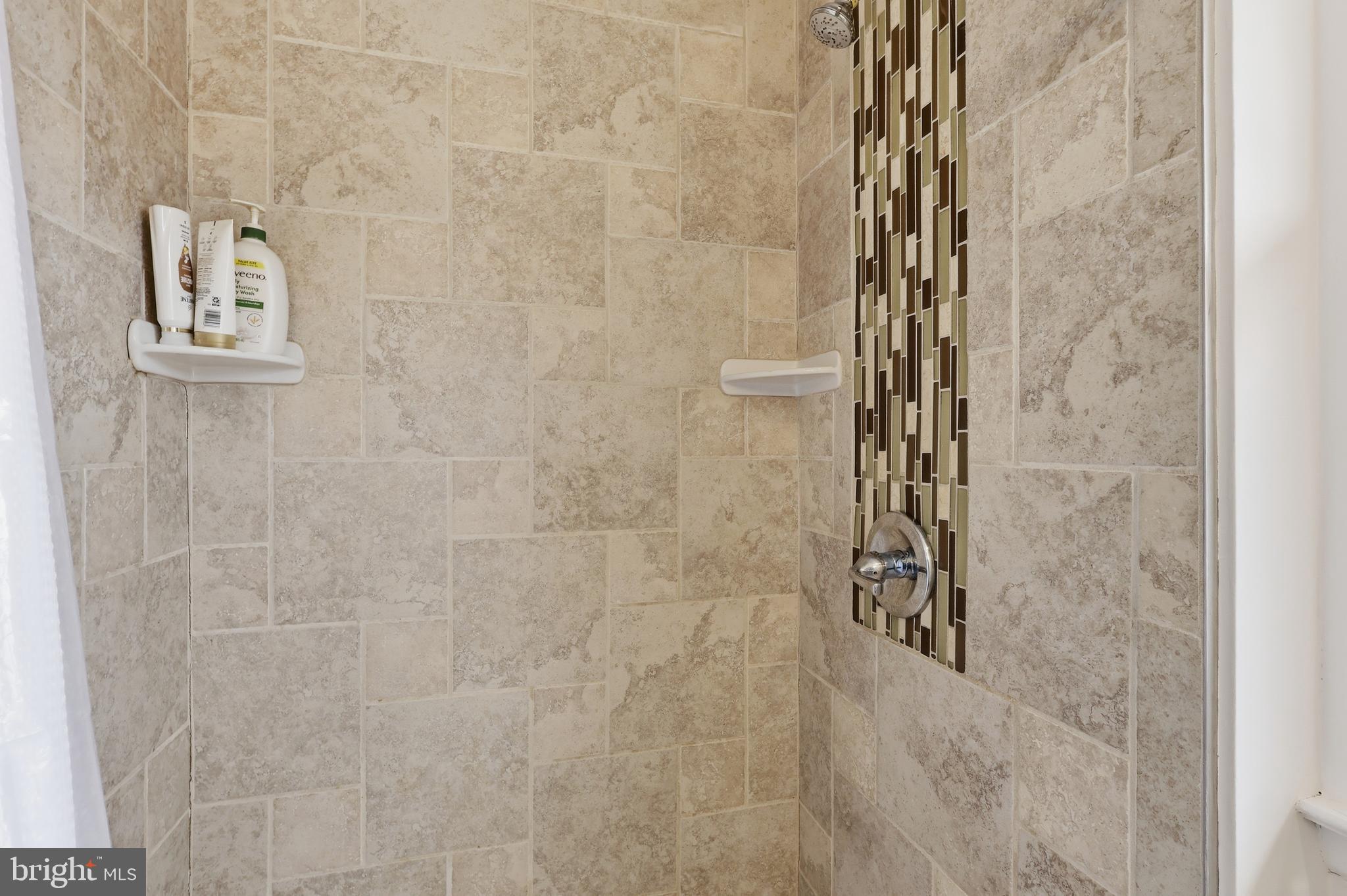 HAMPTON HILLS - Residential