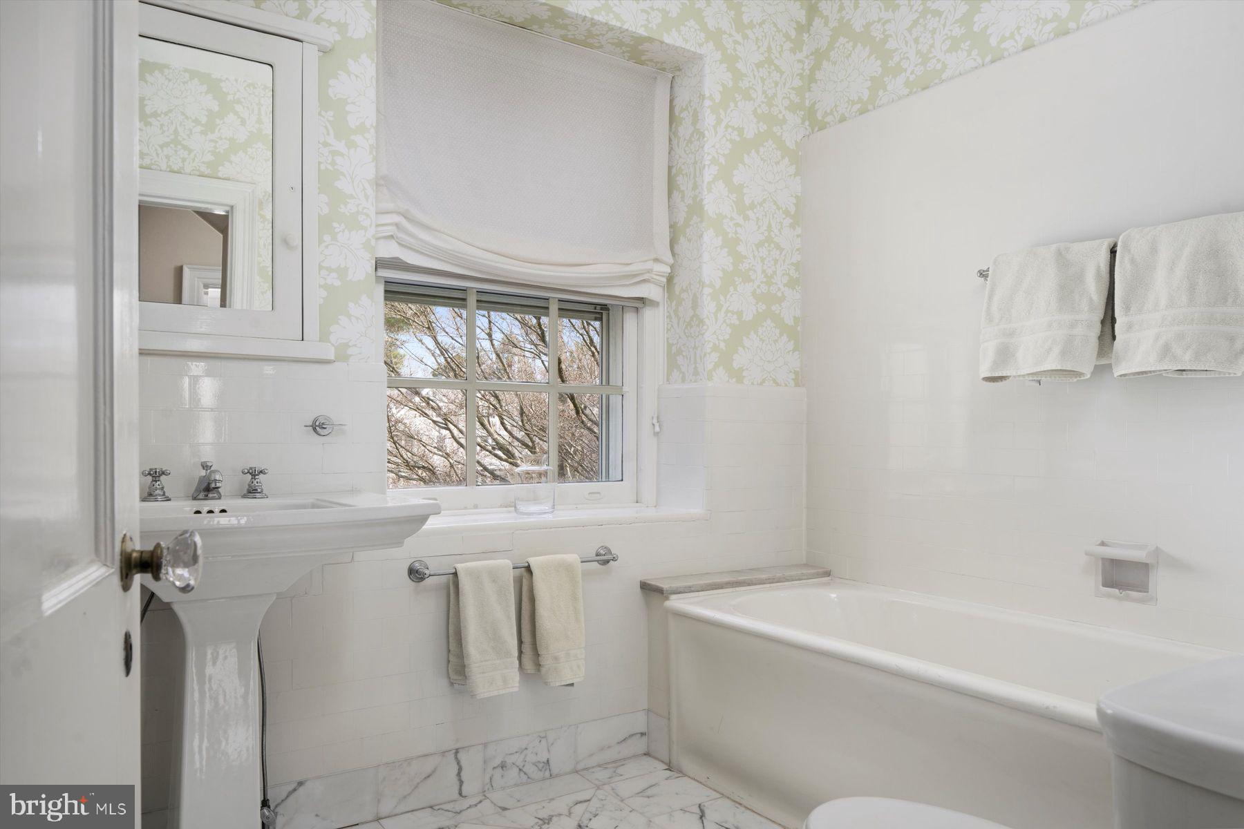 CHESTNUT HILL - Residential