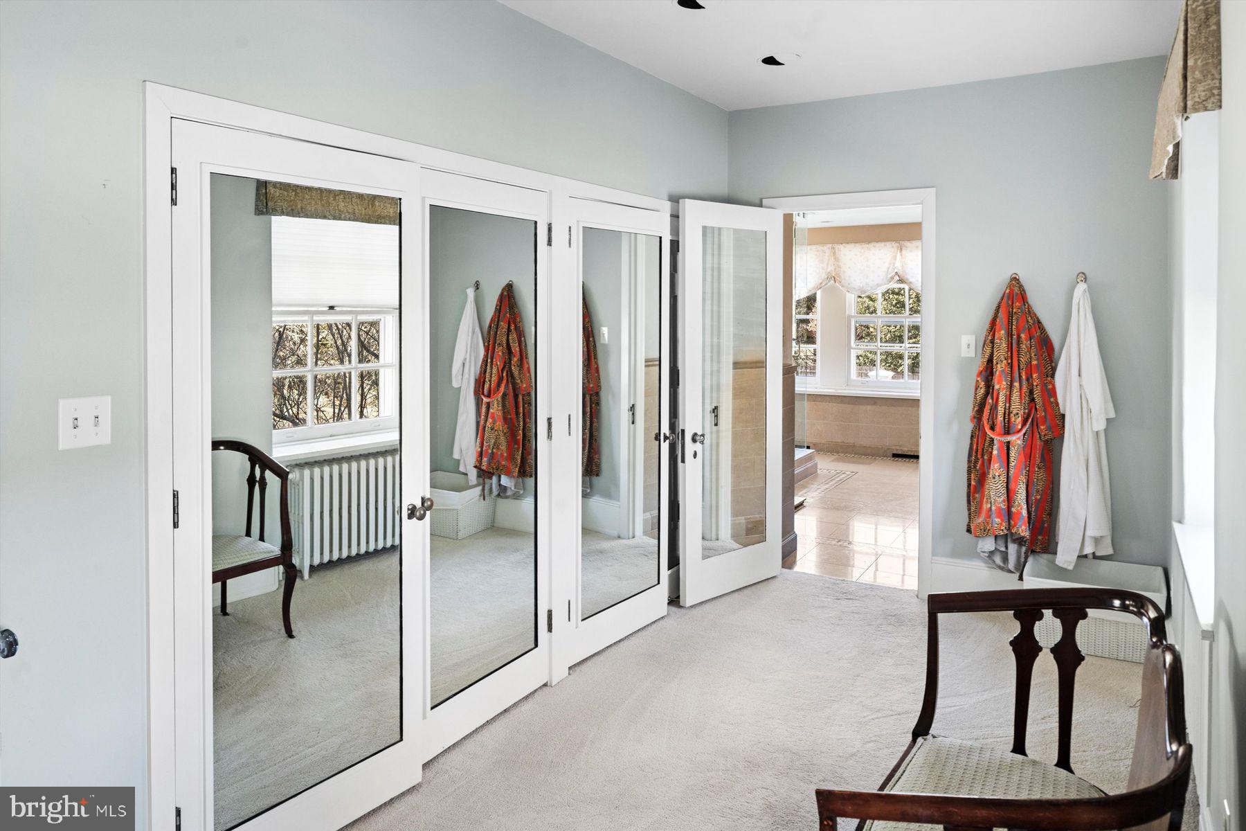 CHESTNUT HILL - Residential