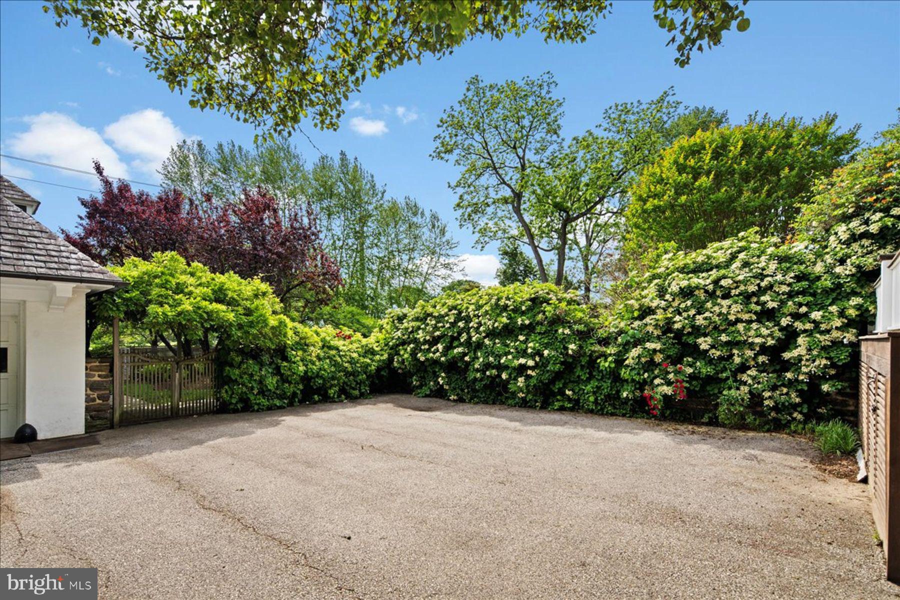 CHESTNUT HILL - Residential