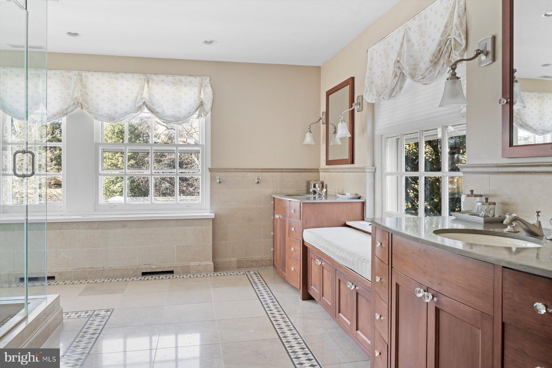 CHESTNUT HILL - Residential