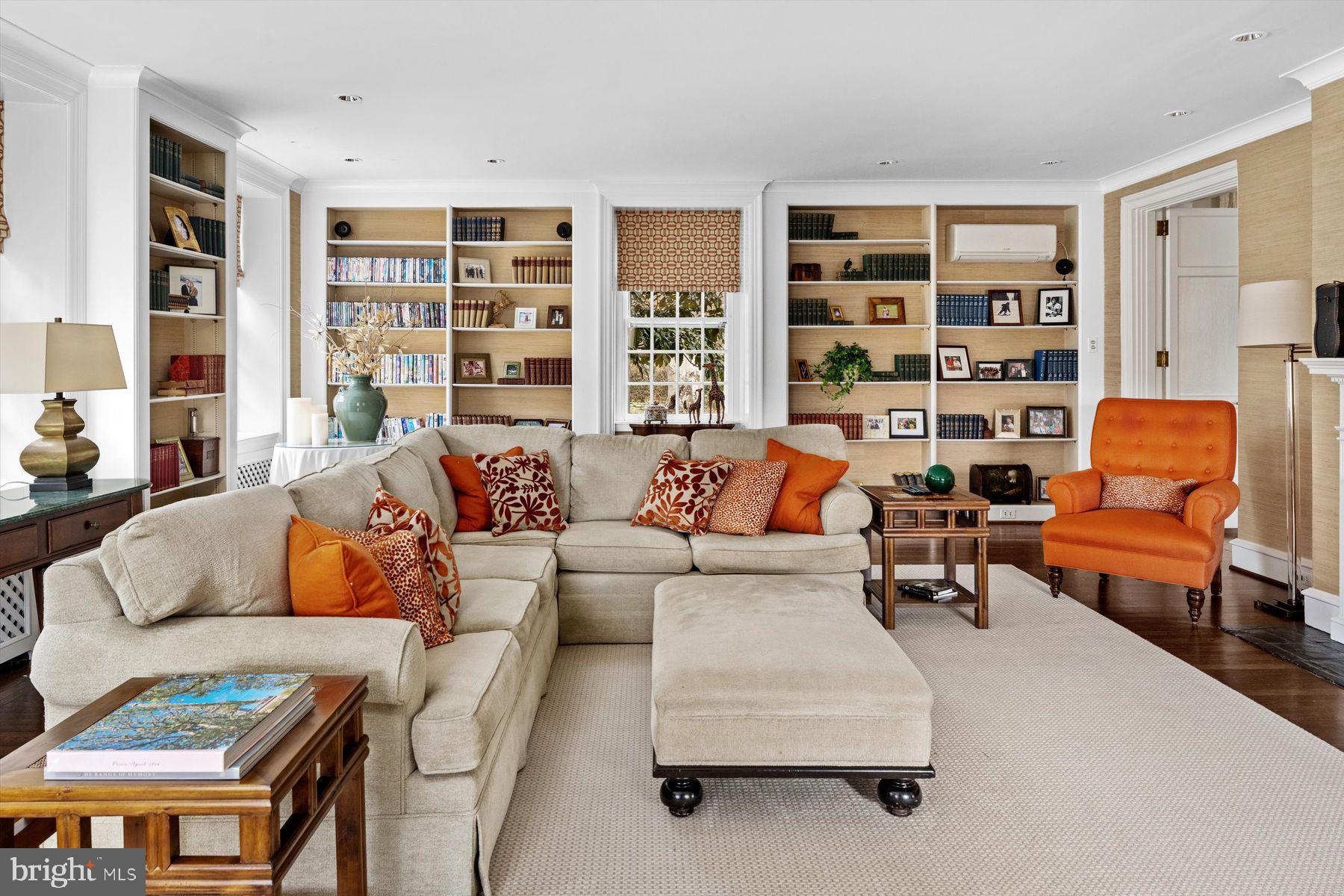 CHESTNUT HILL - Residential