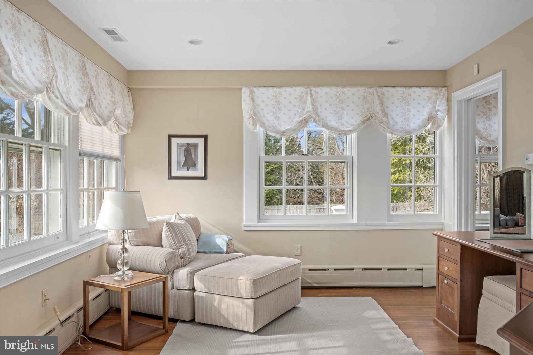 CHESTNUT HILL - Residential