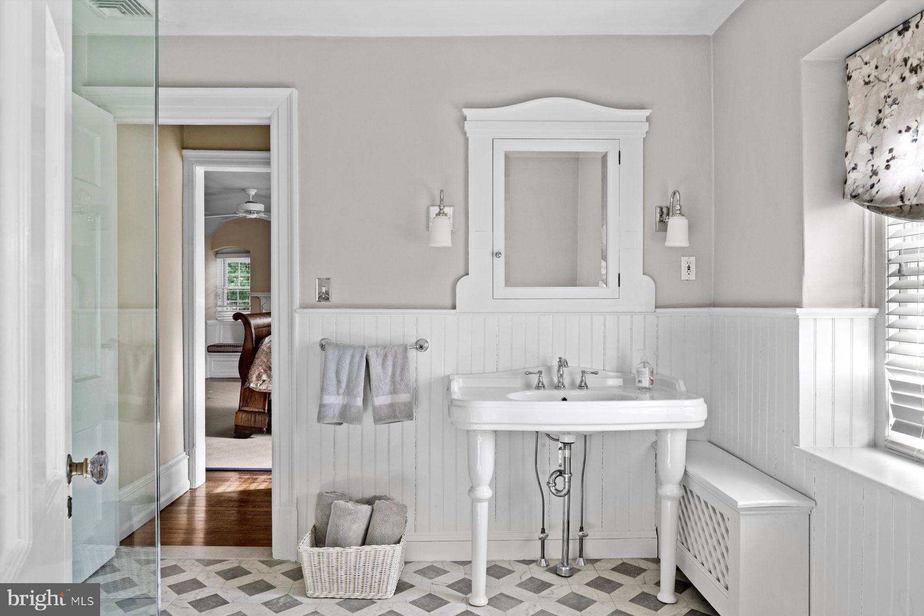 CHESTNUT HILL - Residential