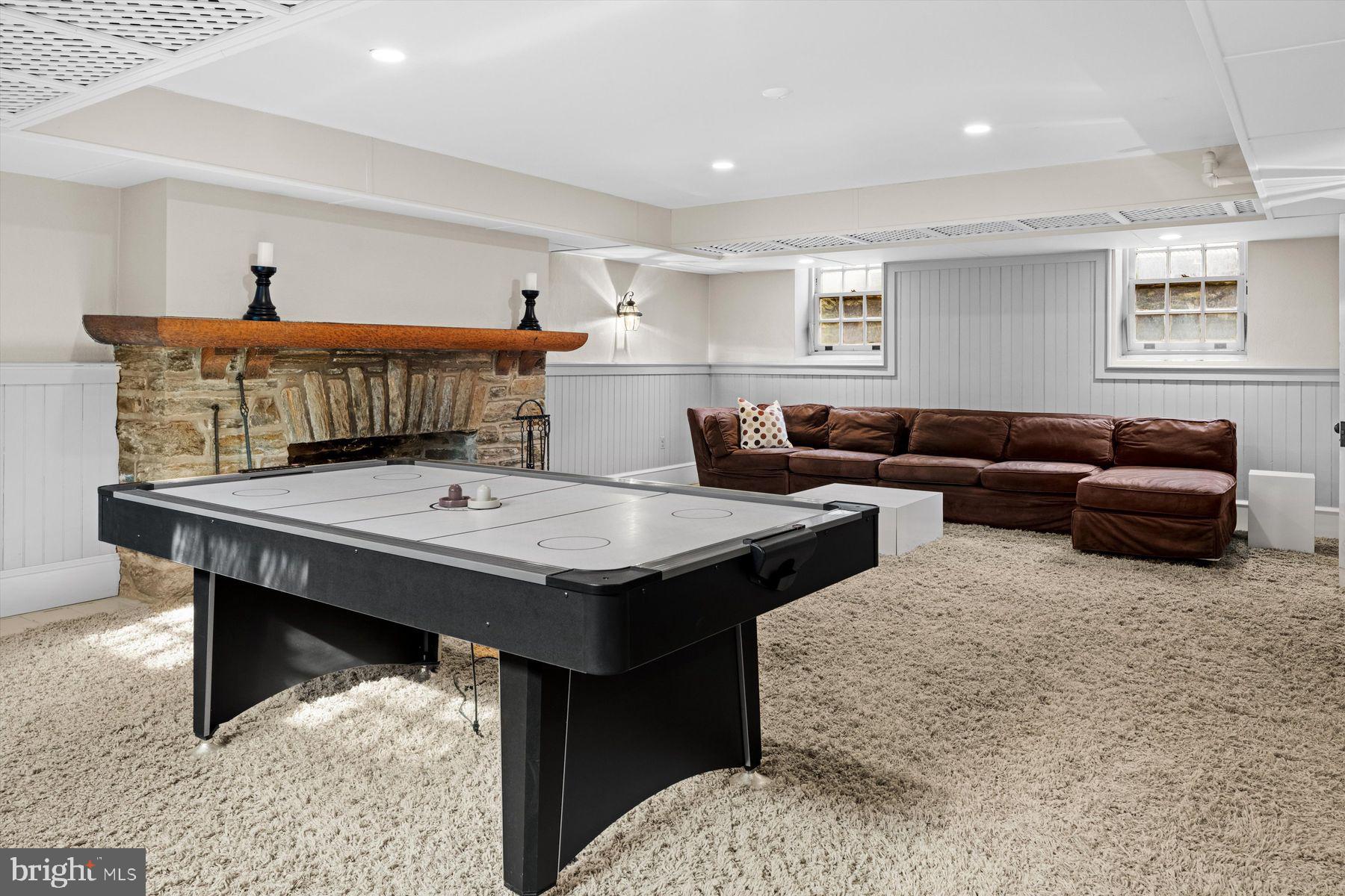 CHESTNUT HILL - Residential