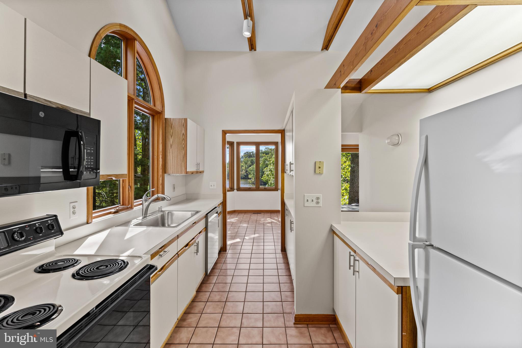 WALLACE MANOR - Residential