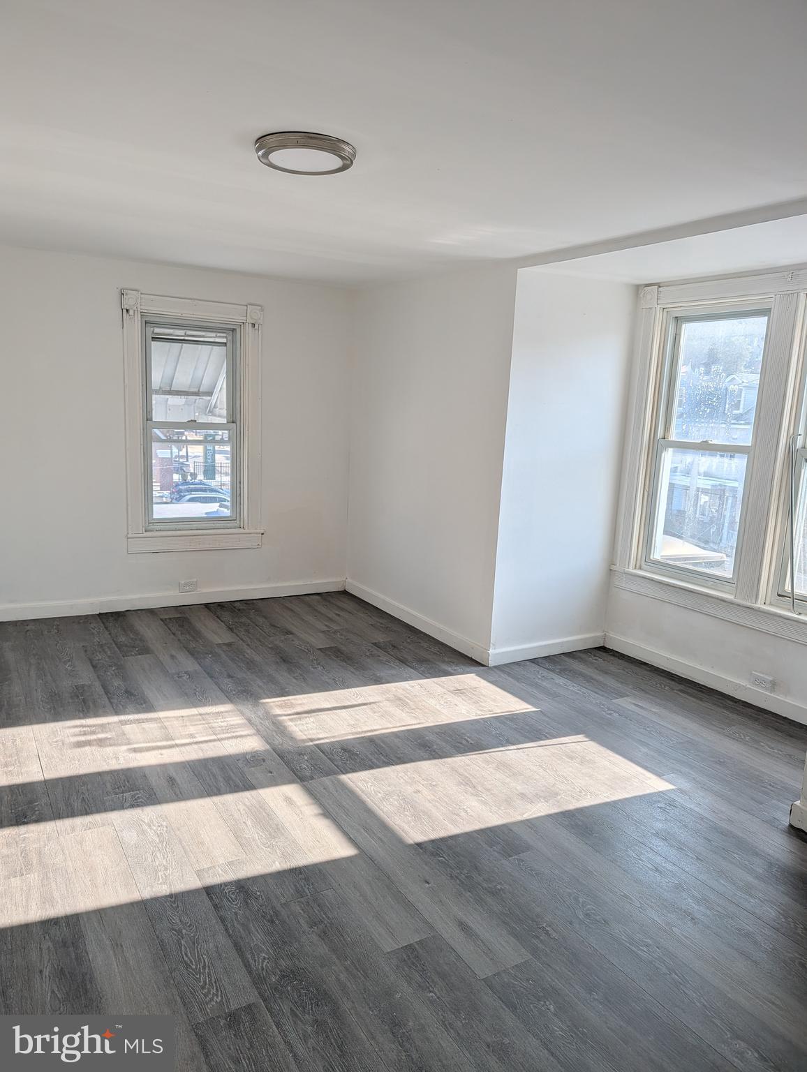 YORKVILLE - Commercial Sale