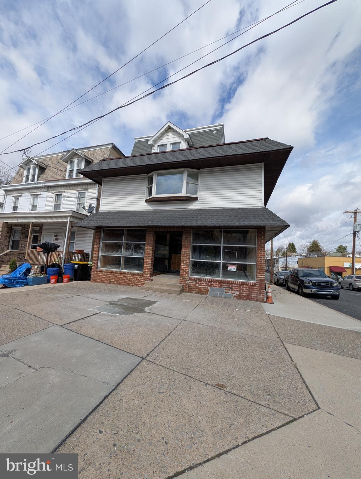 YORKVILLE - Commercial Sale