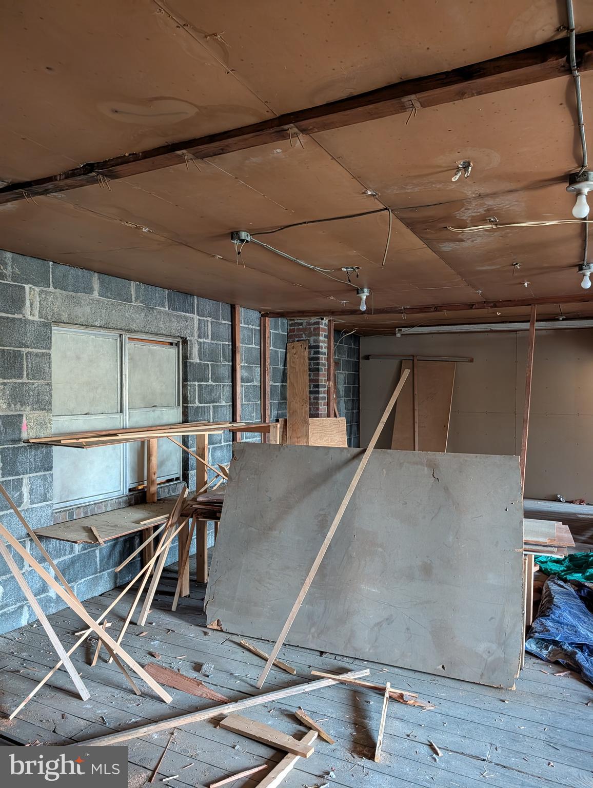 YORKVILLE - Commercial Sale