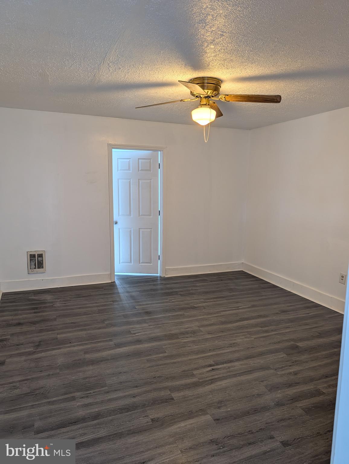 YORKVILLE - Commercial Sale