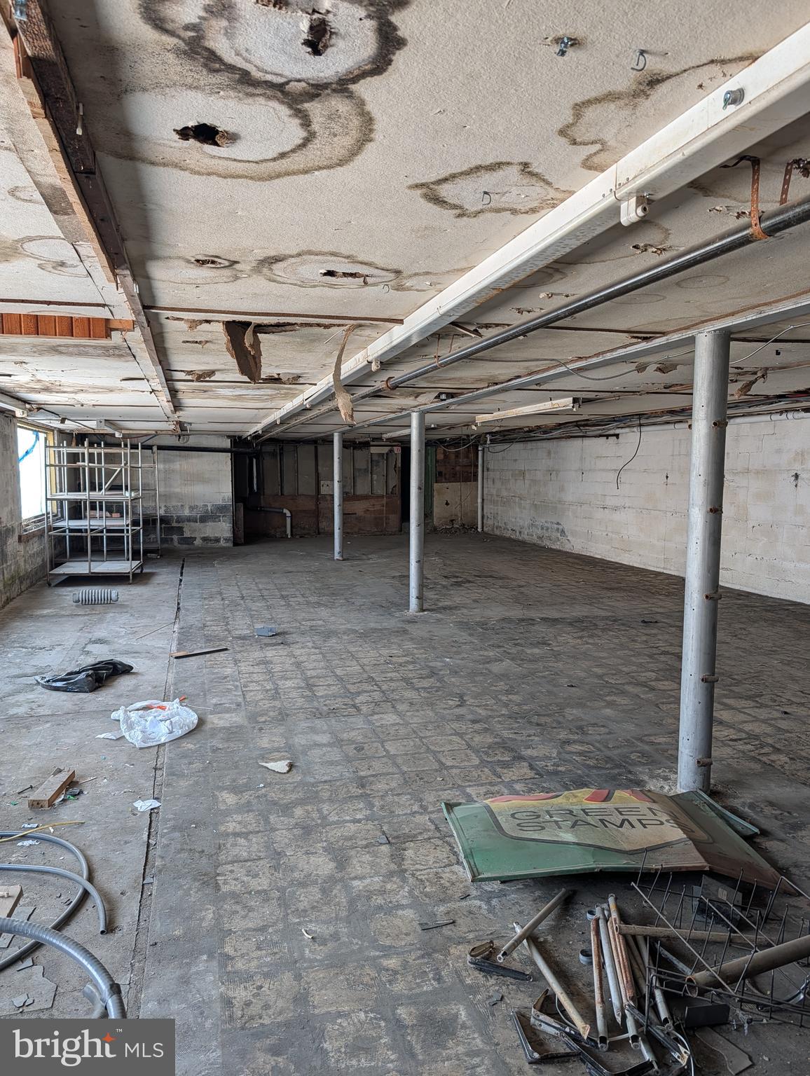 YORKVILLE - Commercial Sale