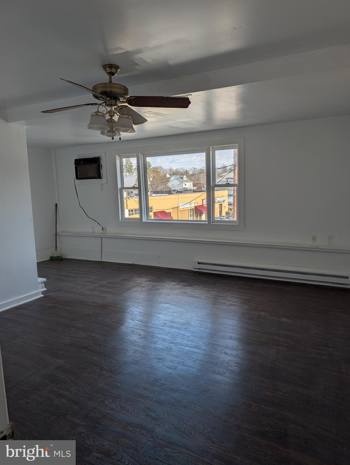 YORKVILLE - Commercial Sale