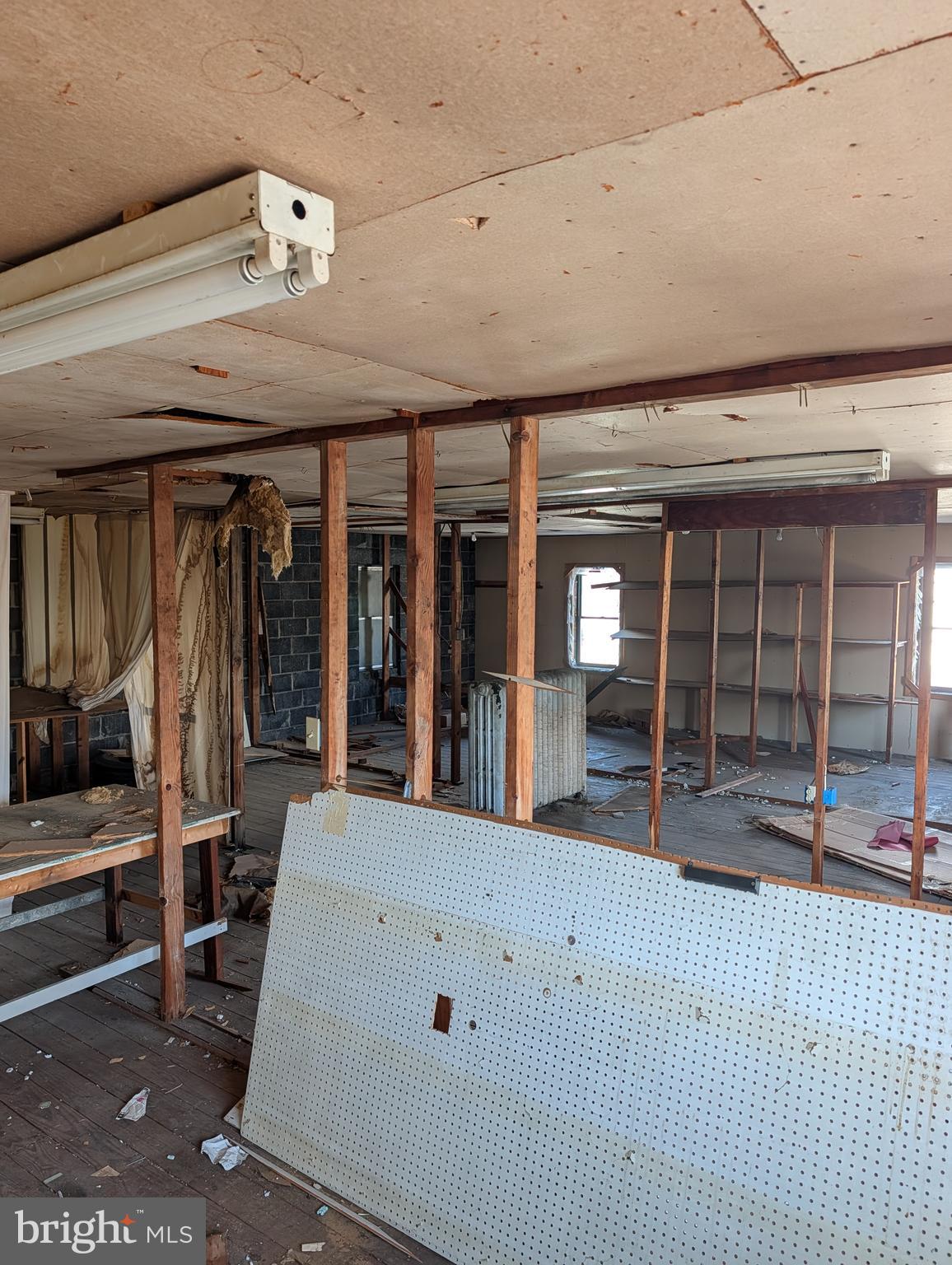 YORKVILLE - Commercial Sale